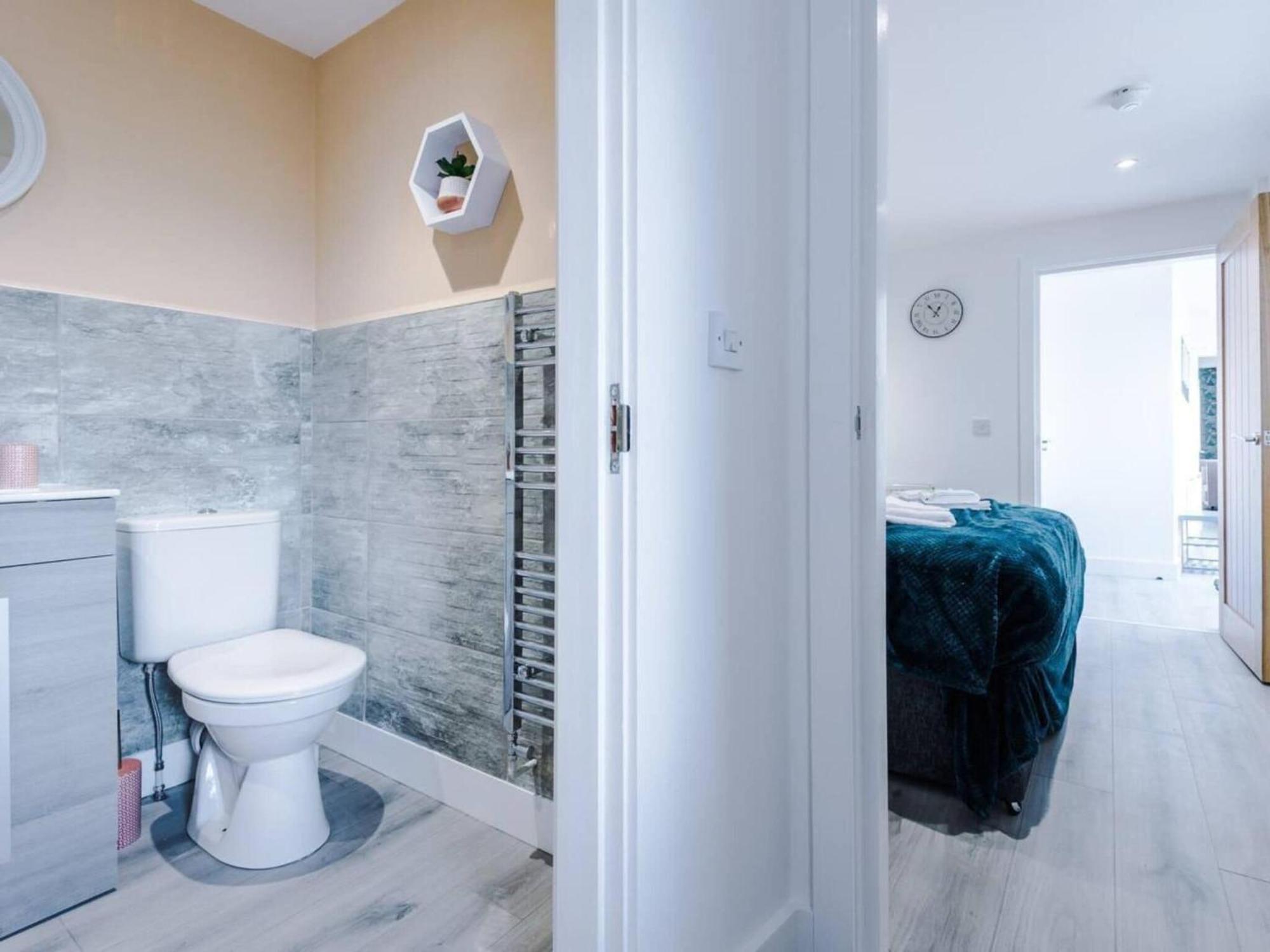The Ecclesian Deluxe Apartments Near Trafford Centre Eccles Train Station Манчестер Экстерьер фото