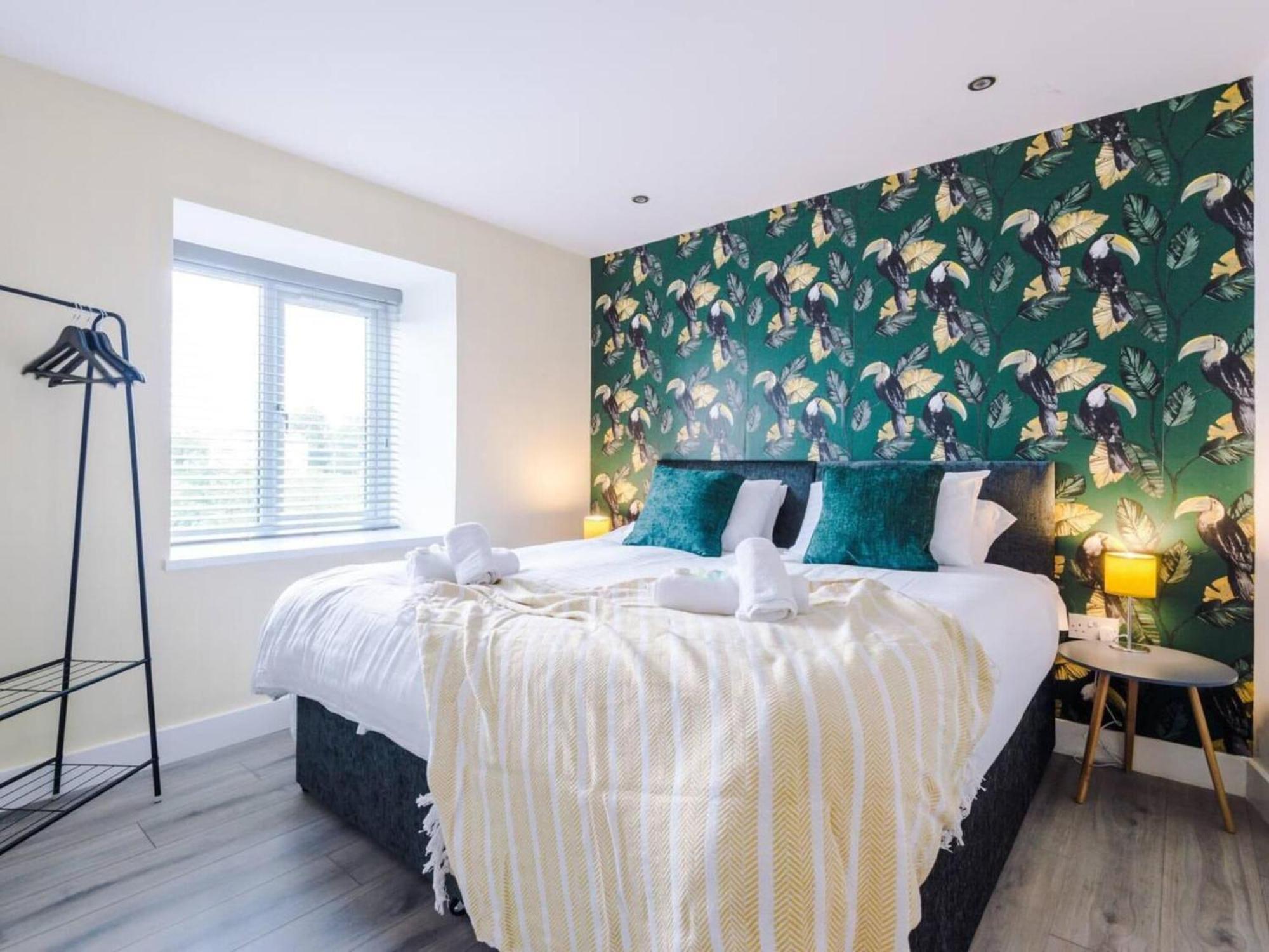 The Ecclesian Deluxe Apartments Near Trafford Centre Eccles Train Station Манчестер Экстерьер фото