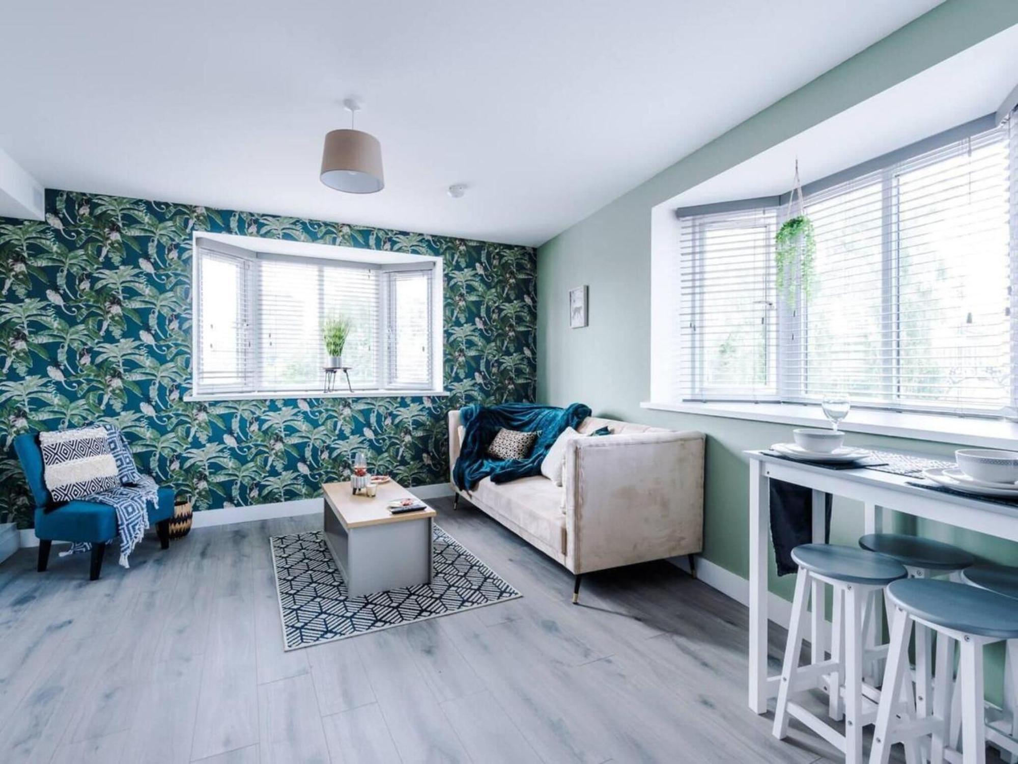 The Ecclesian Deluxe Apartments Near Trafford Centre Eccles Train Station Манчестер Экстерьер фото