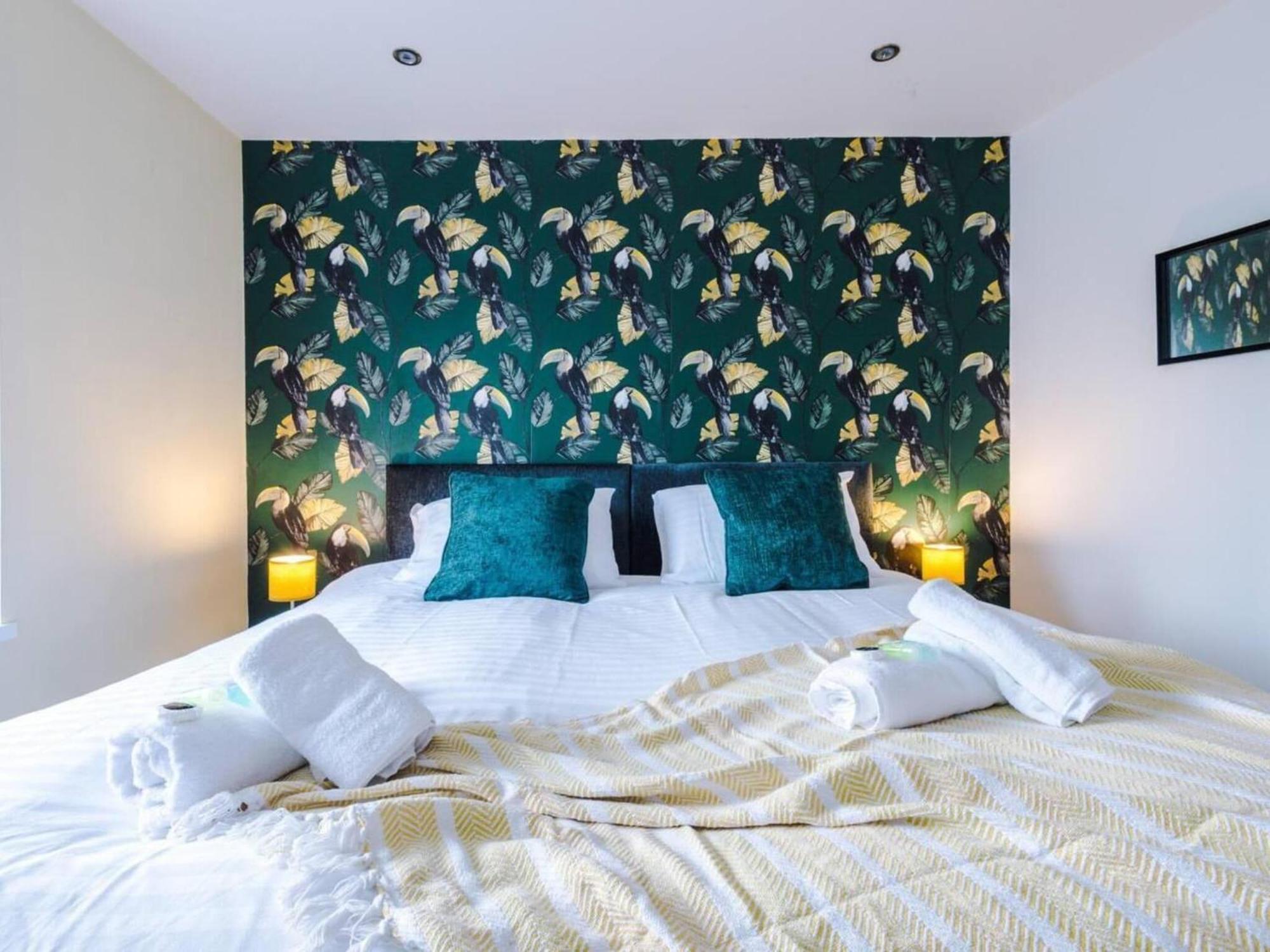 The Ecclesian Deluxe Apartments Near Trafford Centre Eccles Train Station Манчестер Экстерьер фото