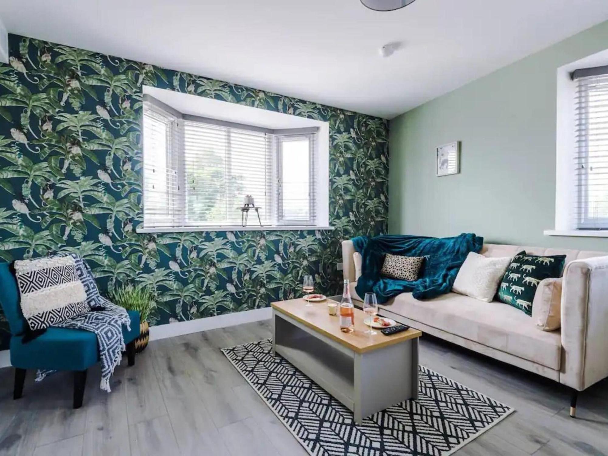 The Ecclesian Deluxe Apartments Near Trafford Centre Eccles Train Station Манчестер Экстерьер фото