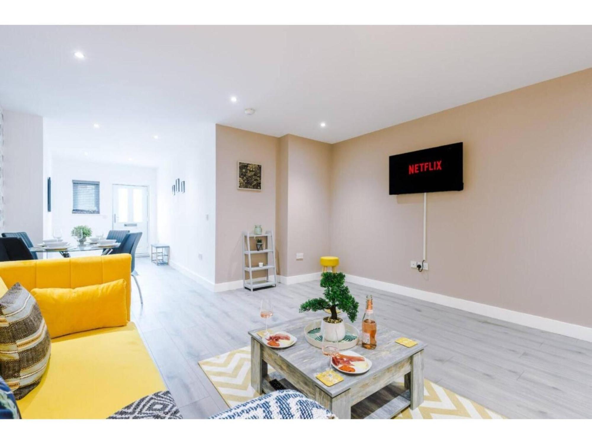 The Ecclesian Deluxe Apartments Near Trafford Centre Eccles Train Station Манчестер Экстерьер фото
