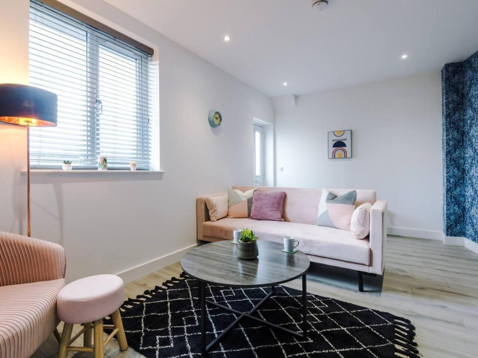 The Ecclesian Deluxe Apartments Near Trafford Centre Eccles Train Station Манчестер Экстерьер фото