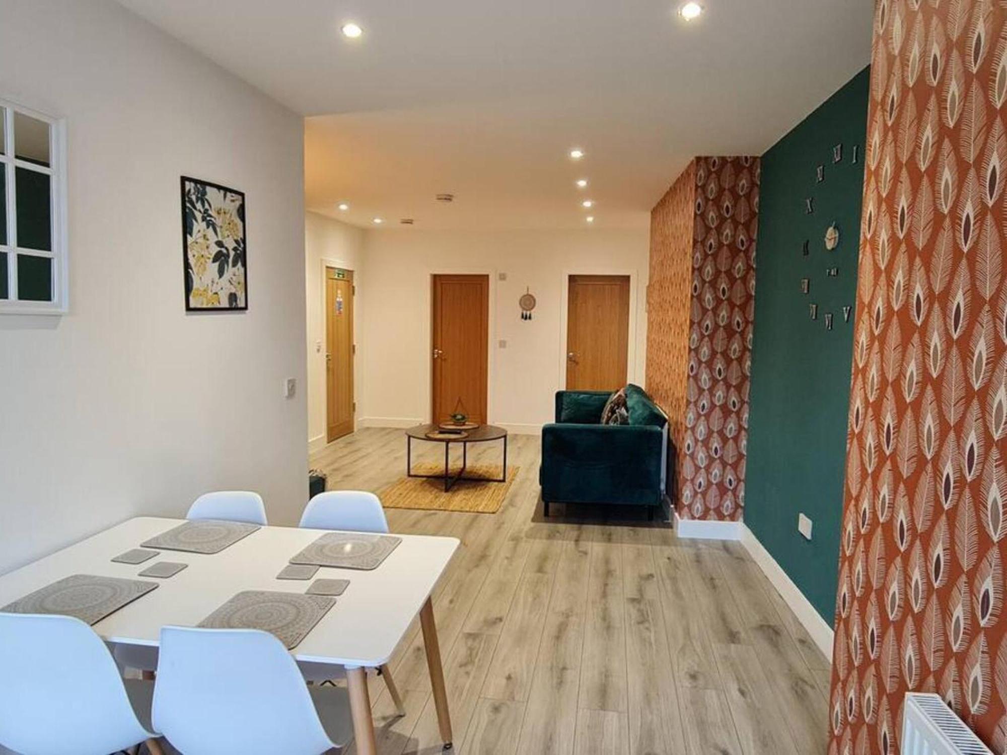 The Ecclesian Deluxe Apartments Near Trafford Centre Eccles Train Station Манчестер Экстерьер фото