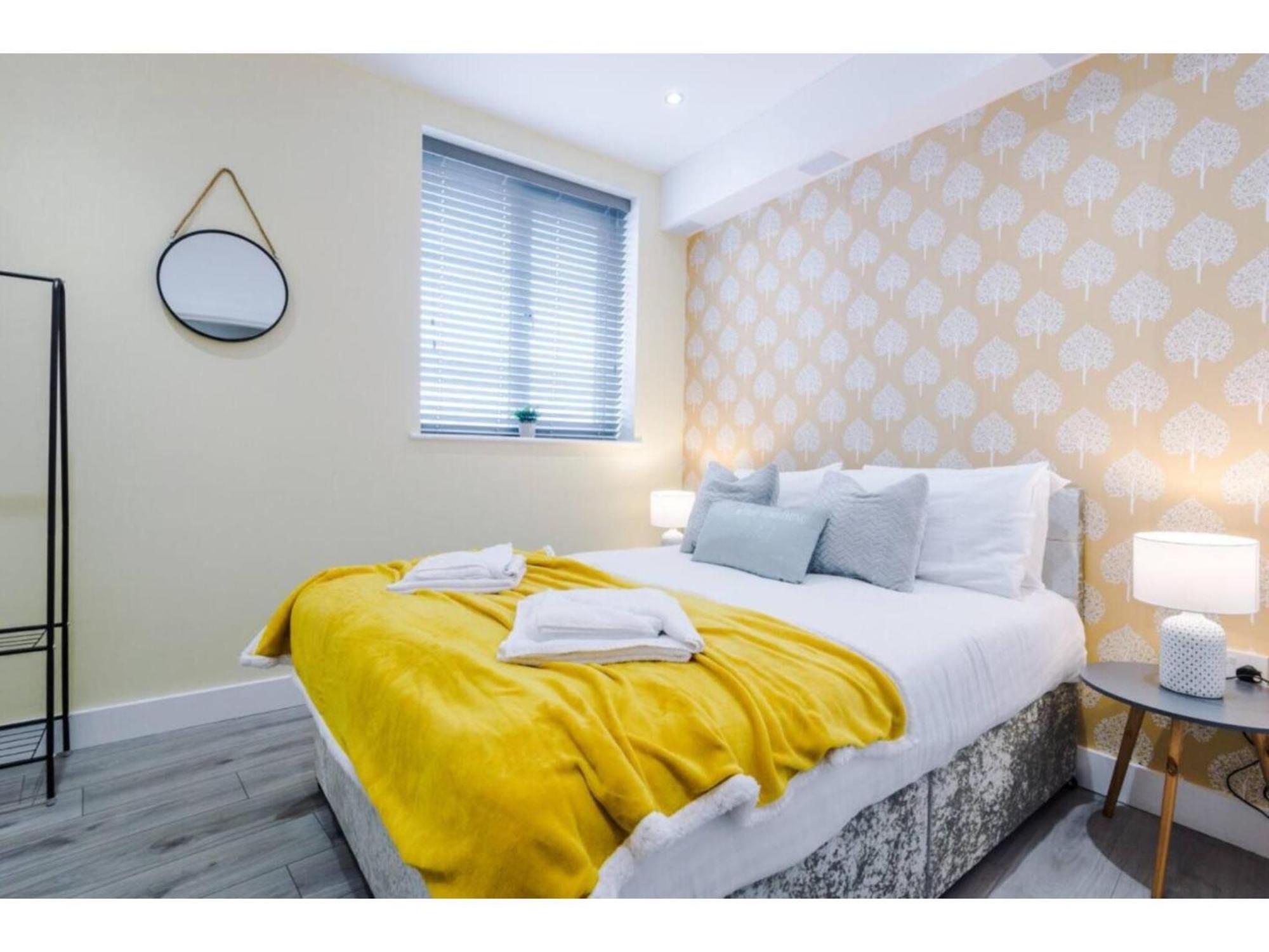 The Ecclesian Deluxe Apartments Near Trafford Centre Eccles Train Station Манчестер Экстерьер фото