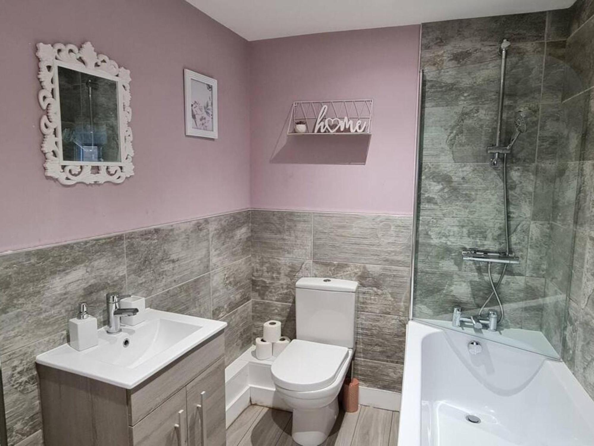 The Ecclesian Deluxe Apartments Near Trafford Centre Eccles Train Station Манчестер Экстерьер фото