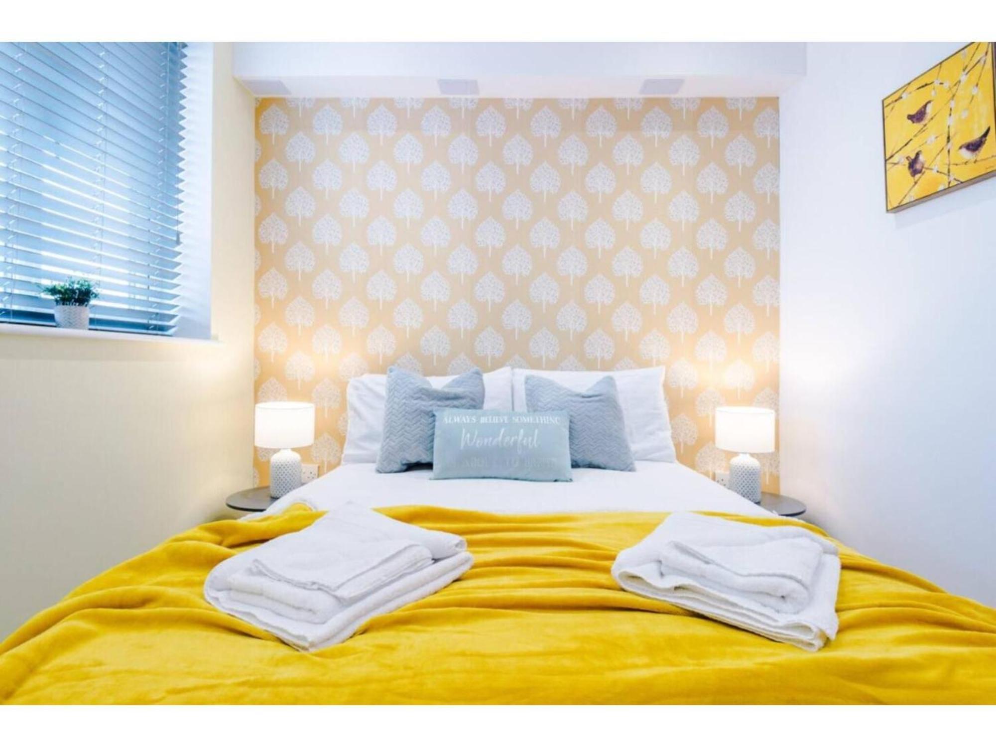 The Ecclesian Deluxe Apartments Near Trafford Centre Eccles Train Station Манчестер Экстерьер фото