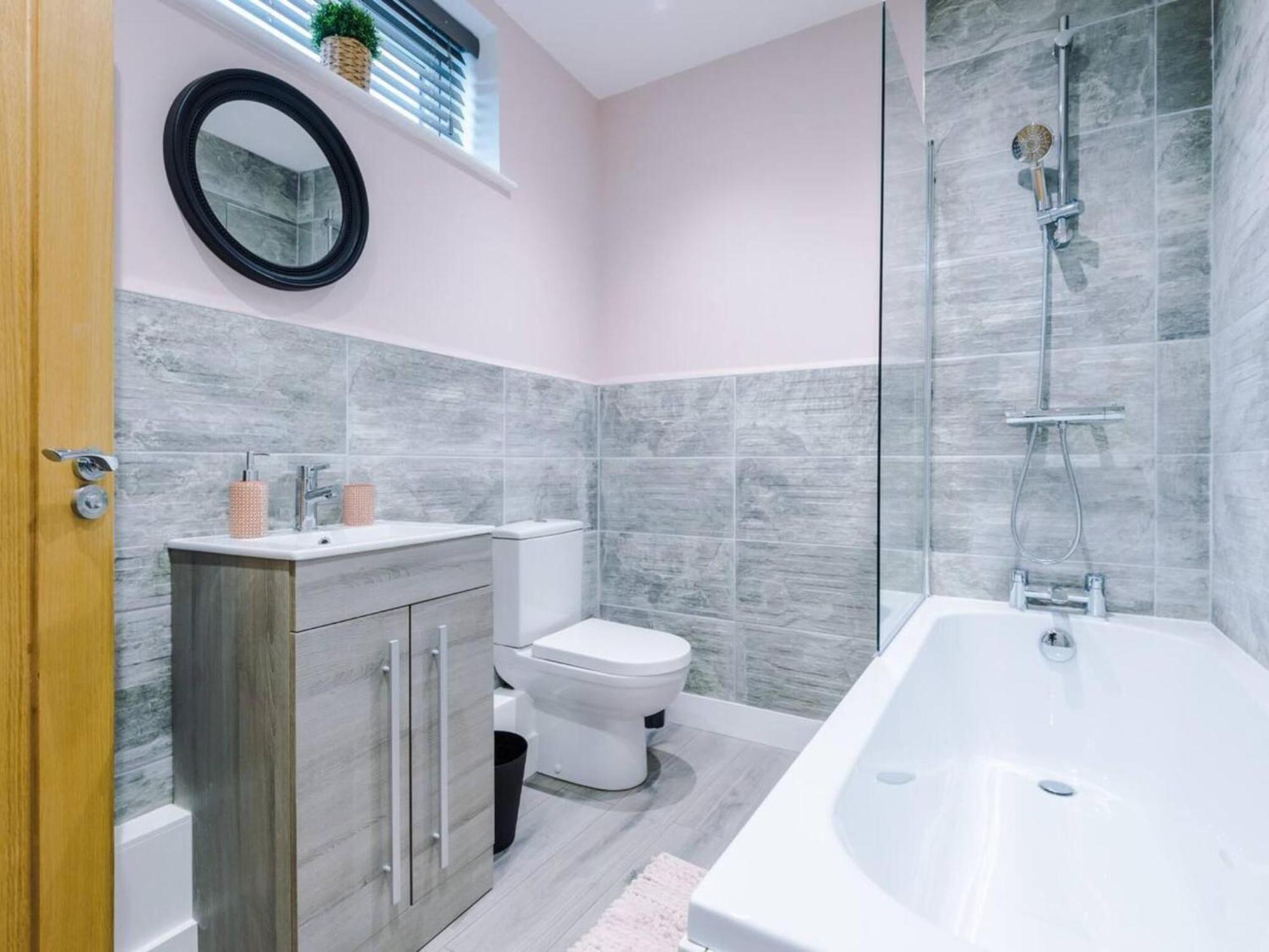 The Ecclesian Deluxe Apartments Near Trafford Centre Eccles Train Station Манчестер Экстерьер фото