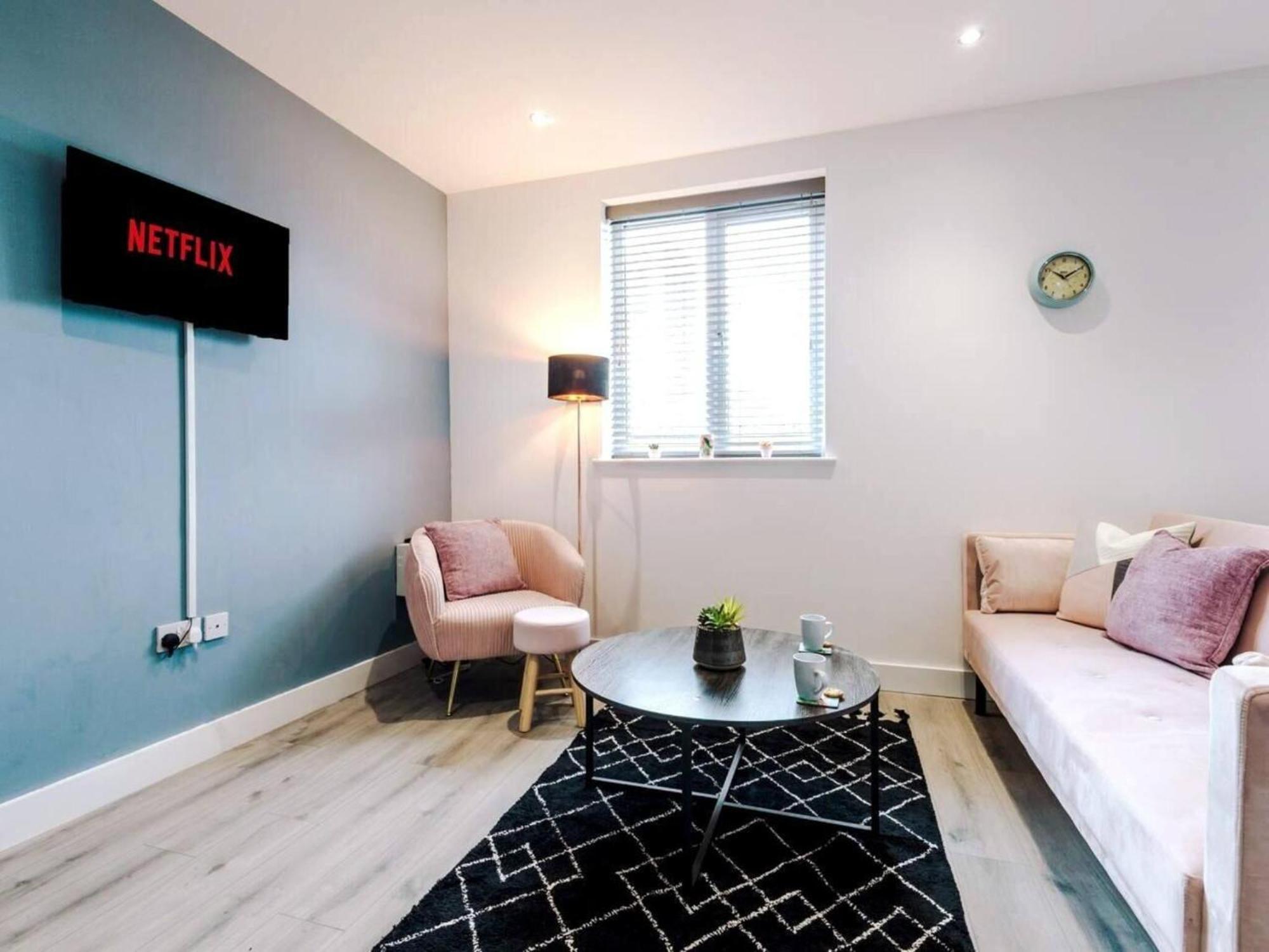 The Ecclesian Deluxe Apartments Near Trafford Centre Eccles Train Station Манчестер Экстерьер фото