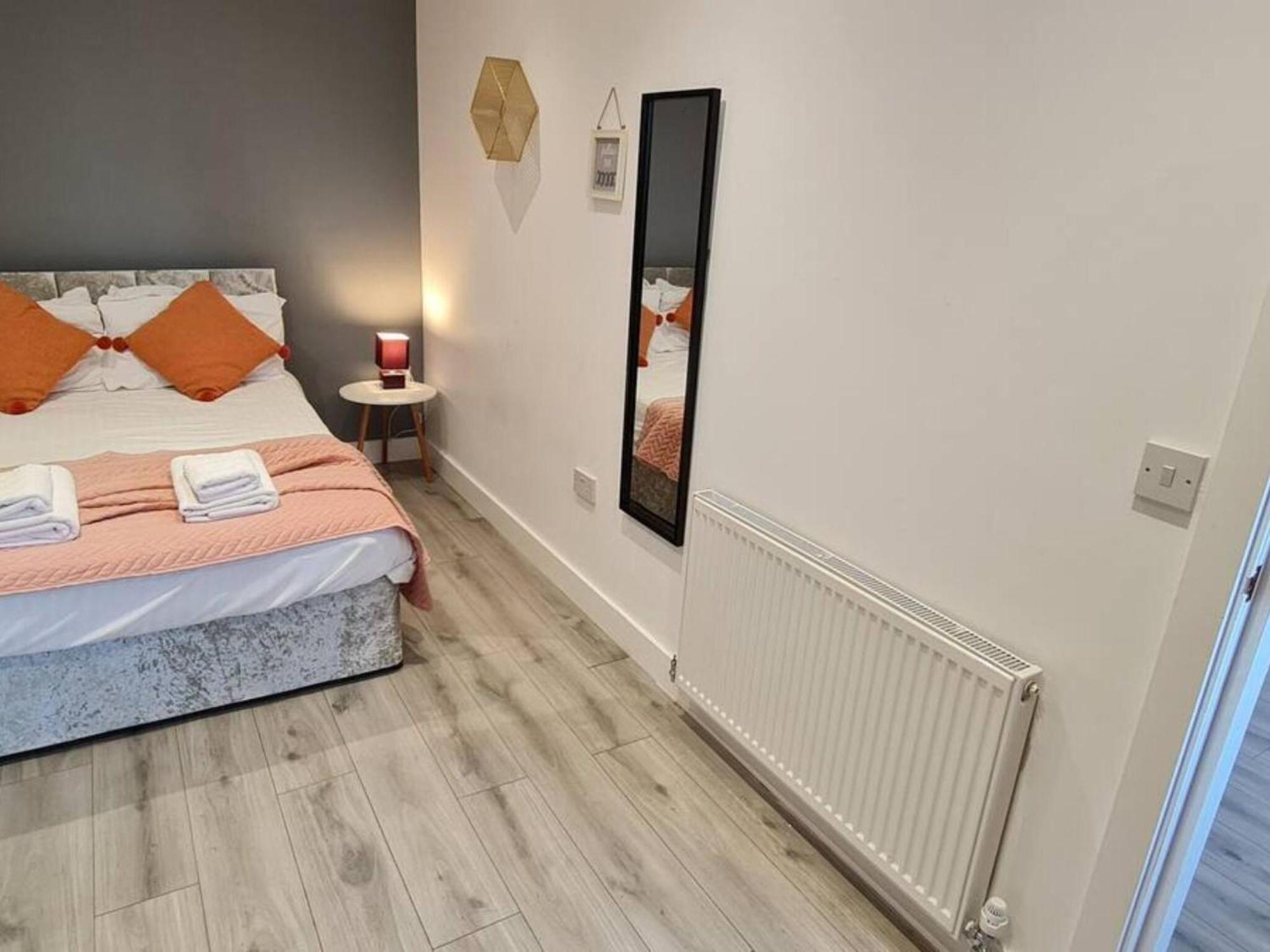 The Ecclesian Deluxe Apartments Near Trafford Centre Eccles Train Station Манчестер Экстерьер фото