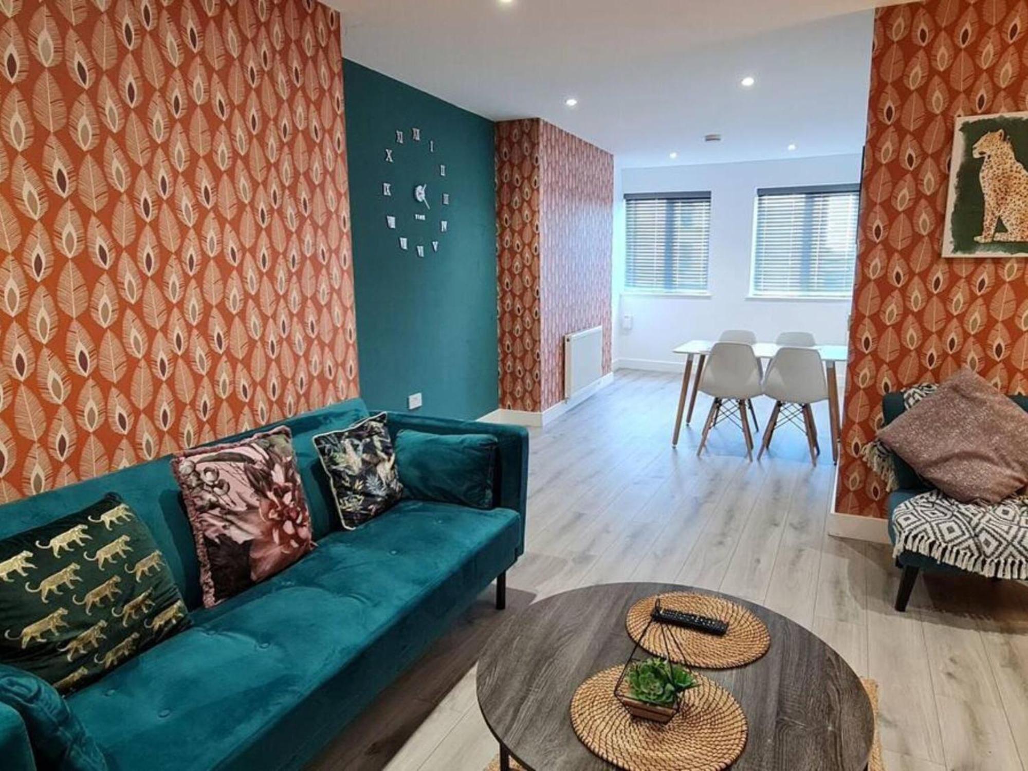 The Ecclesian Deluxe Apartments Near Trafford Centre Eccles Train Station Манчестер Экстерьер фото
